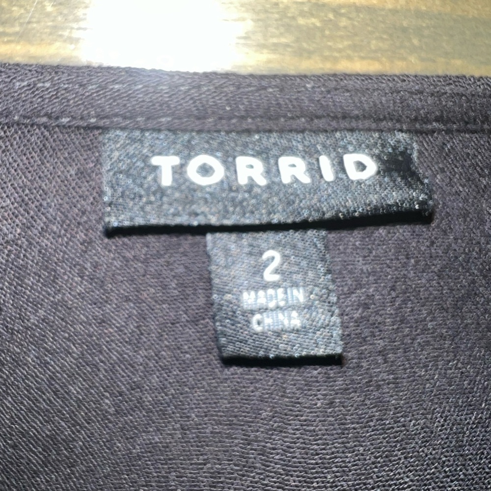 Torrid Black Crinkle Gauze Lace Wrap Top – Size 2 (2X) – Surplice - Picture 3 of 5
